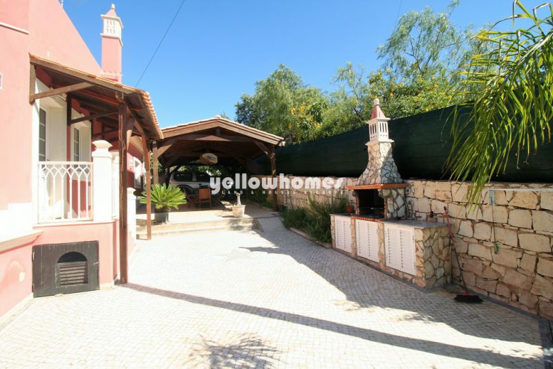 Charmosa moradia térrea com piscina e vista panorâmica em Boliqueime
